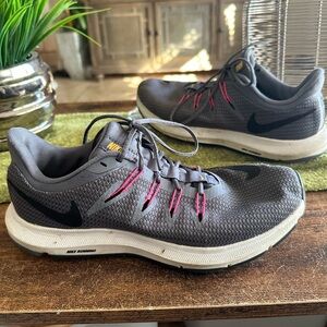 Nike Women Sz 8 Quest 2‎ AA7412-003 Gray & Pink Athletic Running Shoes Sneakers